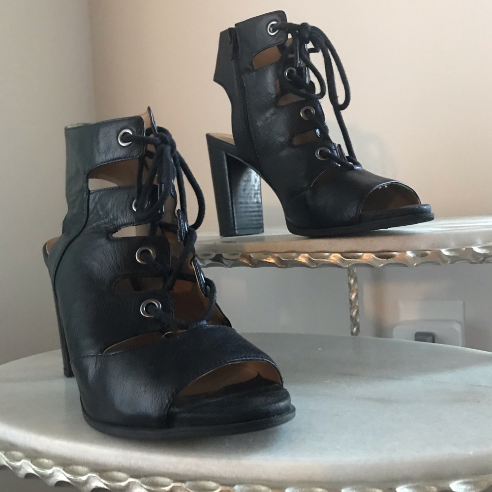 Nine West Leather Peep Toe - Picture 3 of 9